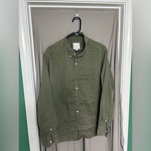 American Eagle Men’s green button down. Size XL. Great condition